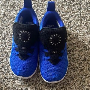 Kid’s shoe size 10c